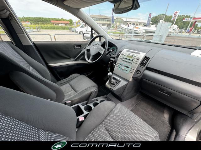 TOYOTA Corolla Verso 2.2 16V D-4D D-Cat