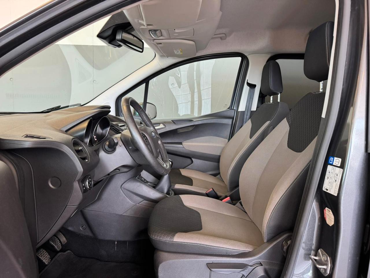 Ford Tourneo Courier 1.5 TDCI 75 CV Titanium
