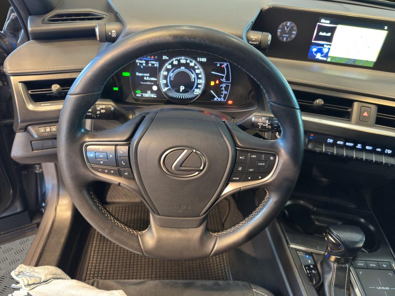 Lexus UX 250h 2.0 Business 2wd cvt