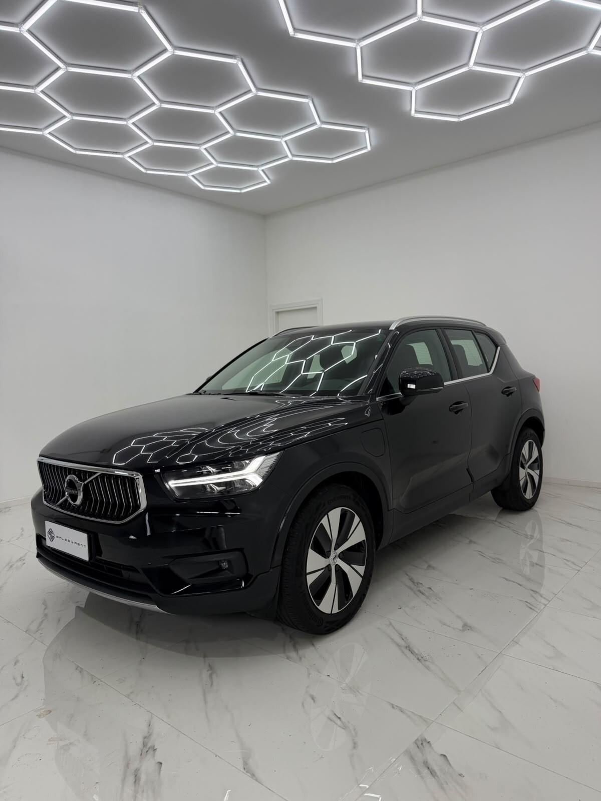 Volvo XC40 T4 Recharge Plug-in Hybrid R-design N1