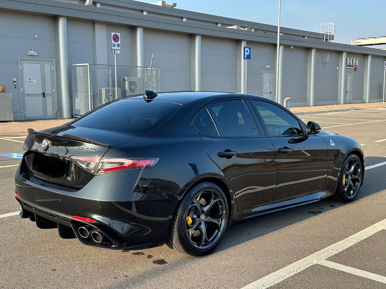 Alfa Romeo Giulia 2.9 T V6 AT8 Quadrifoglio