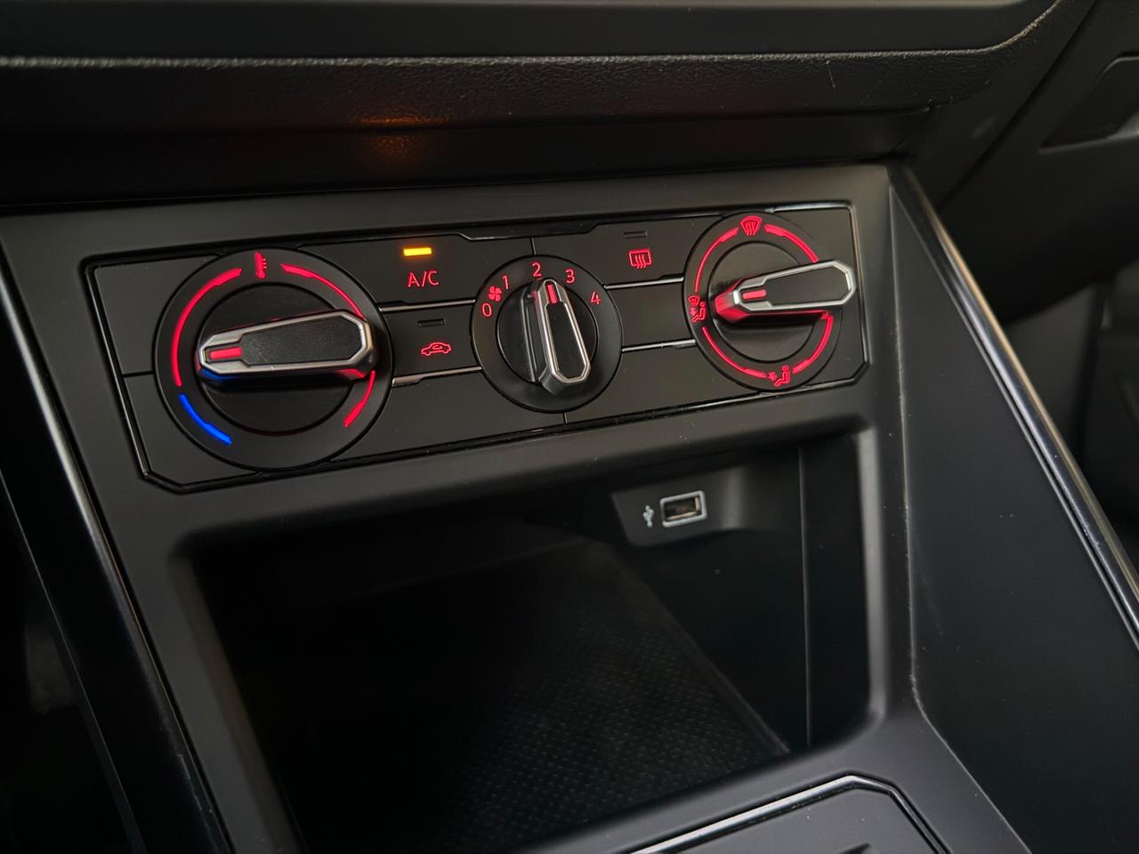 Volkswagen Polo/1.6 TDI 80CV/NEOPATENTATI/LED/5 POSTI