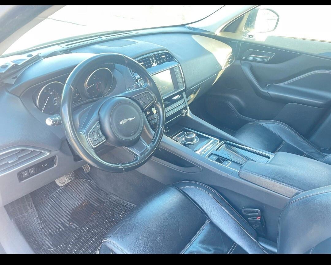 Jaguar F-Pace 2.0 D 180 CV Prestige