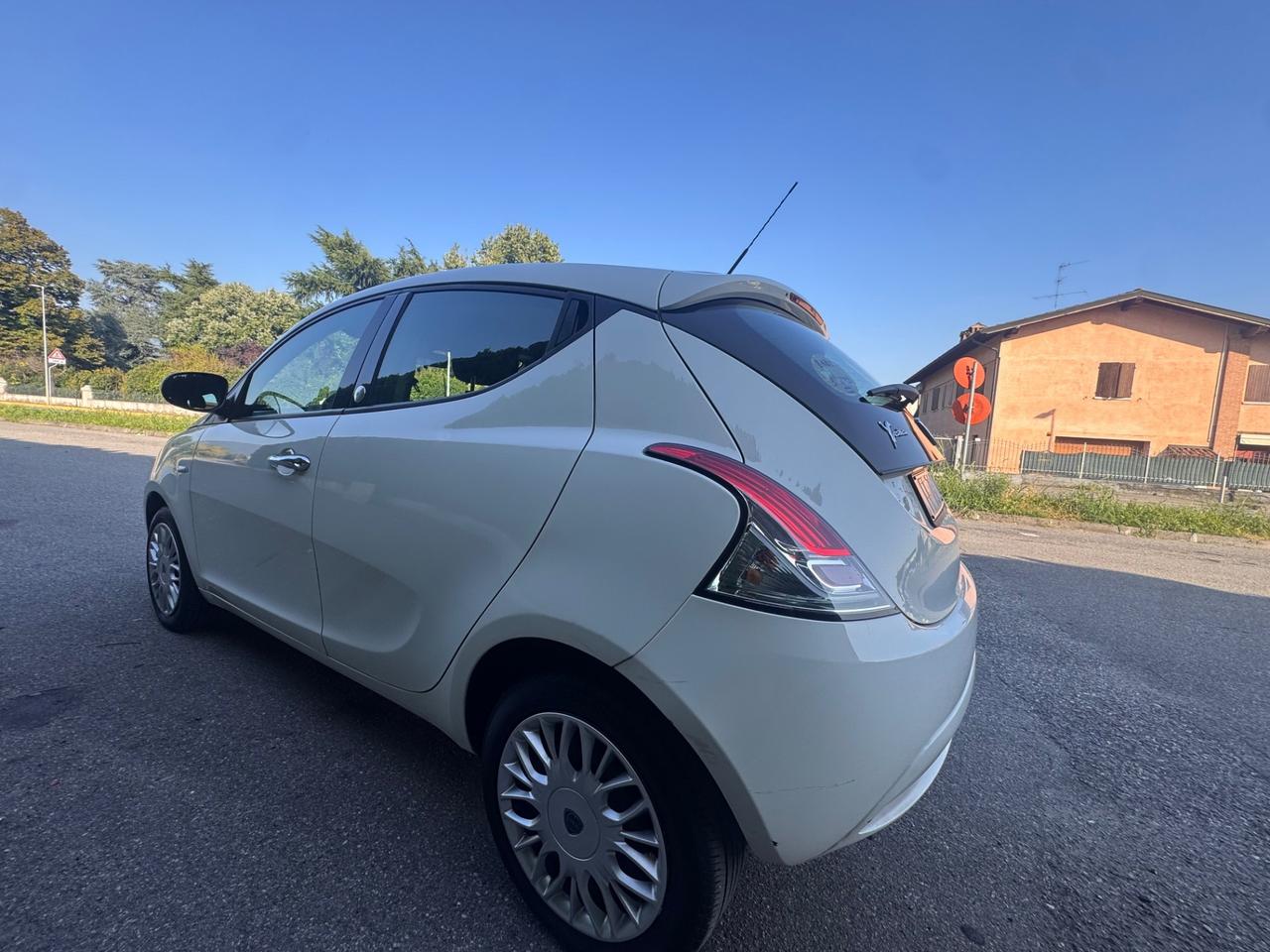 Lancia Ypsilon 1.2 69 CV 5 porte GPL Ecochic Silver
