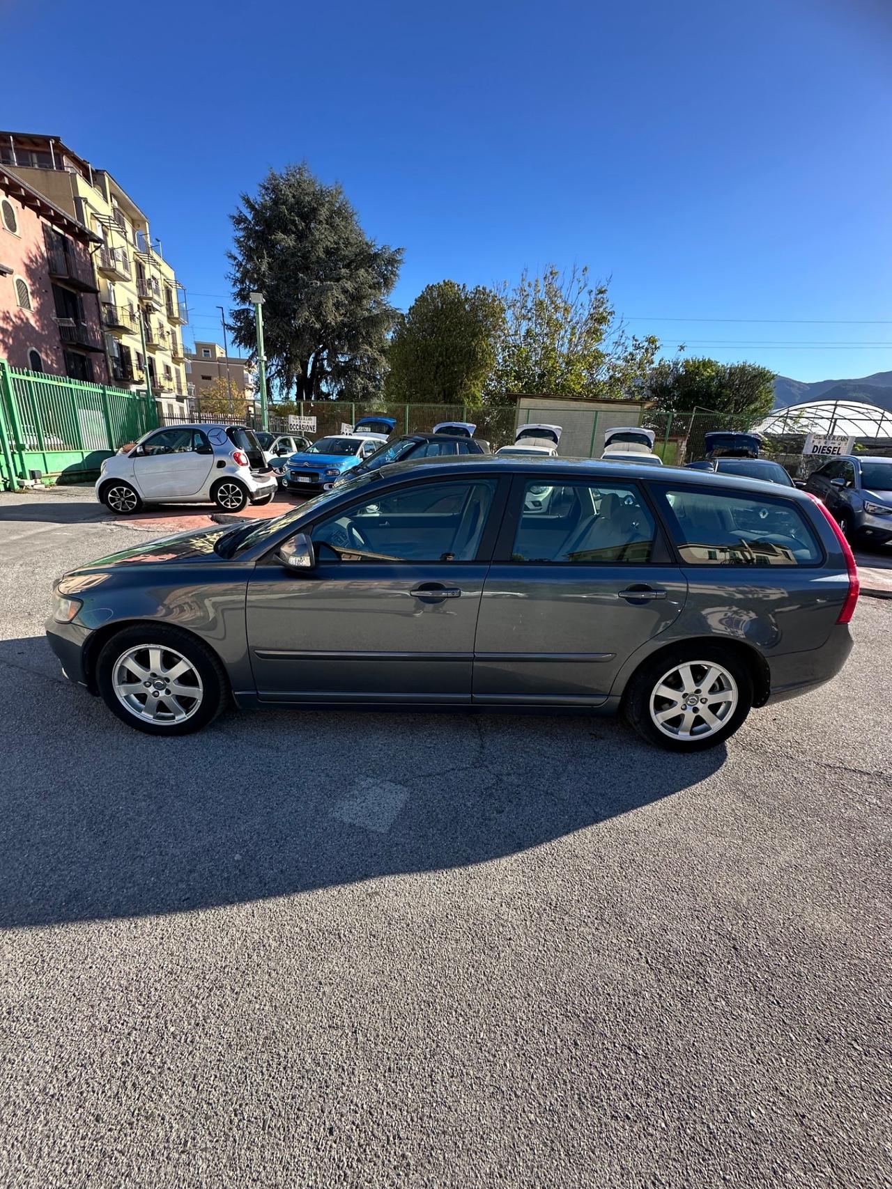 Volvo V50 D2 R-design