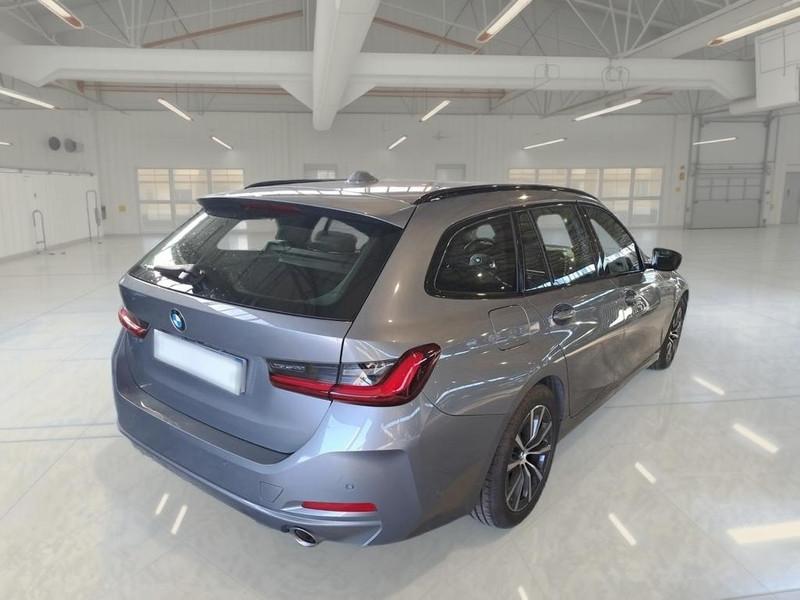BMW 318 48V Business Advantage Touring auto