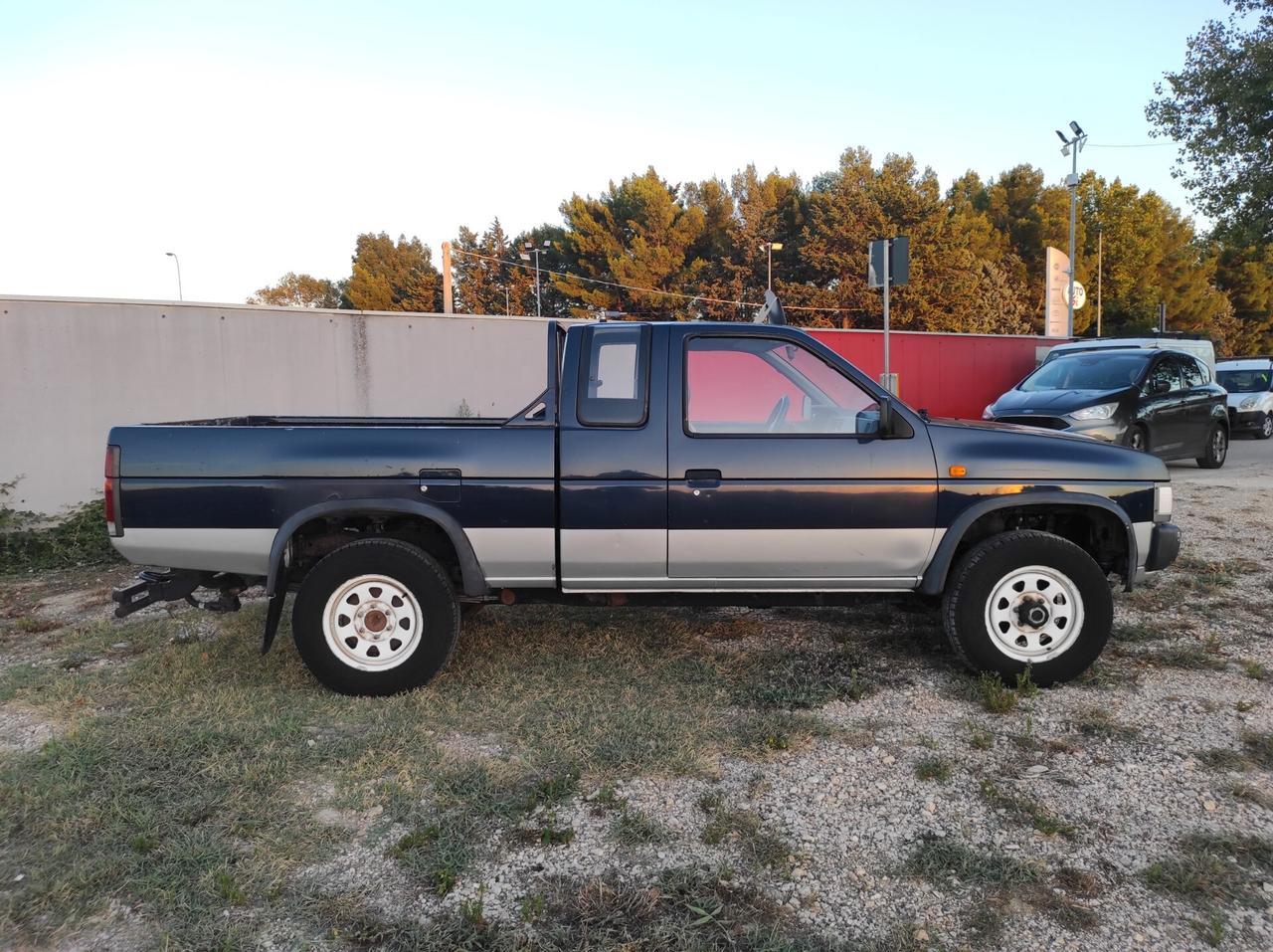Nissan King Cab 2.5 Diesel - 4x4 GANCIO TRAINO
