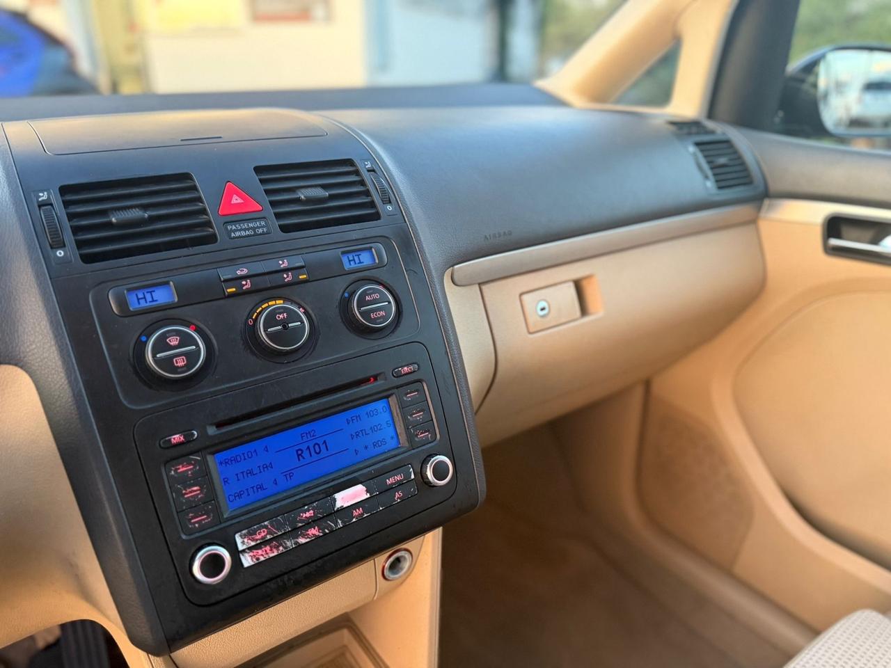 Volkswagen Touran 1.6 16V FSI Highline 7 POSTI