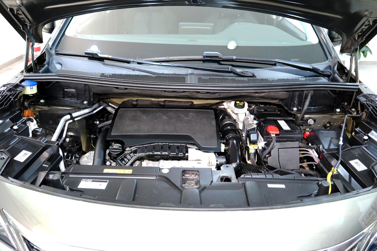 Peugeot 3008 ALLURE 1200T 130cv COCKPIT/LED/NAV