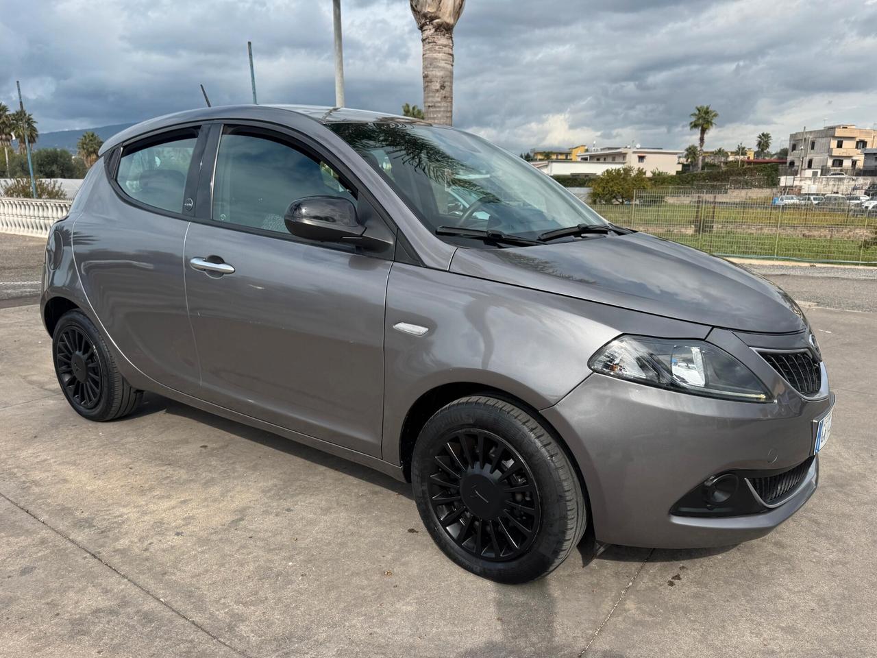 Lancia Y Gold 1.0 FireFly 70cv S&S Hybrid 2021