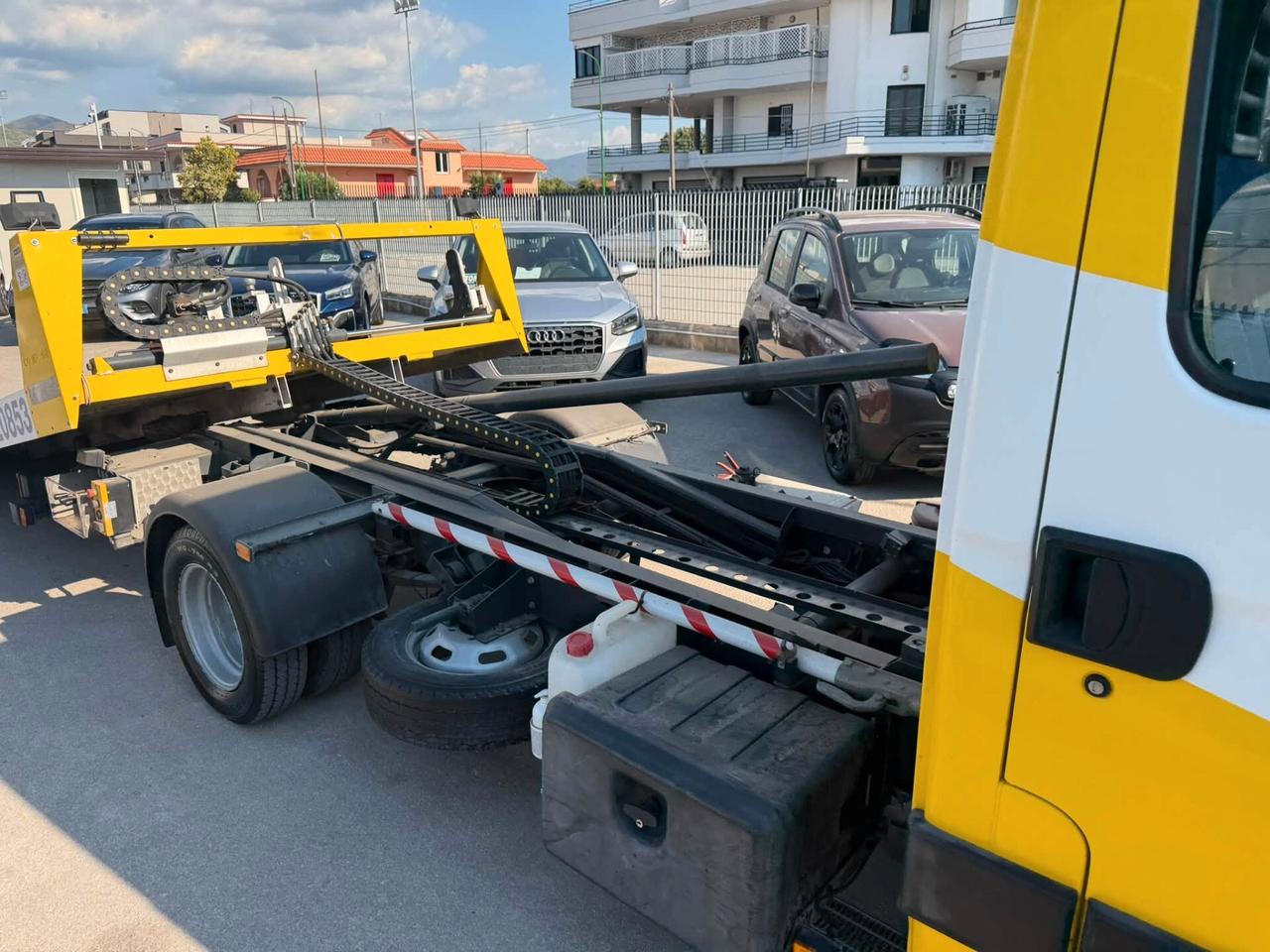 Iveco DAILY CARROATTREZZI SCARRABILE COMEAR