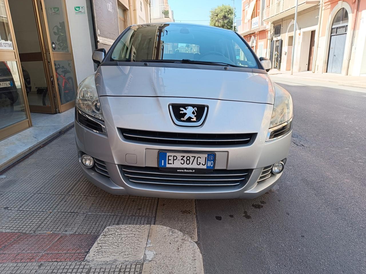 Peugeot 5008 1.6 HDi 112CV ALLURE 7 POSTI NAVI GANCIO TRAINO
