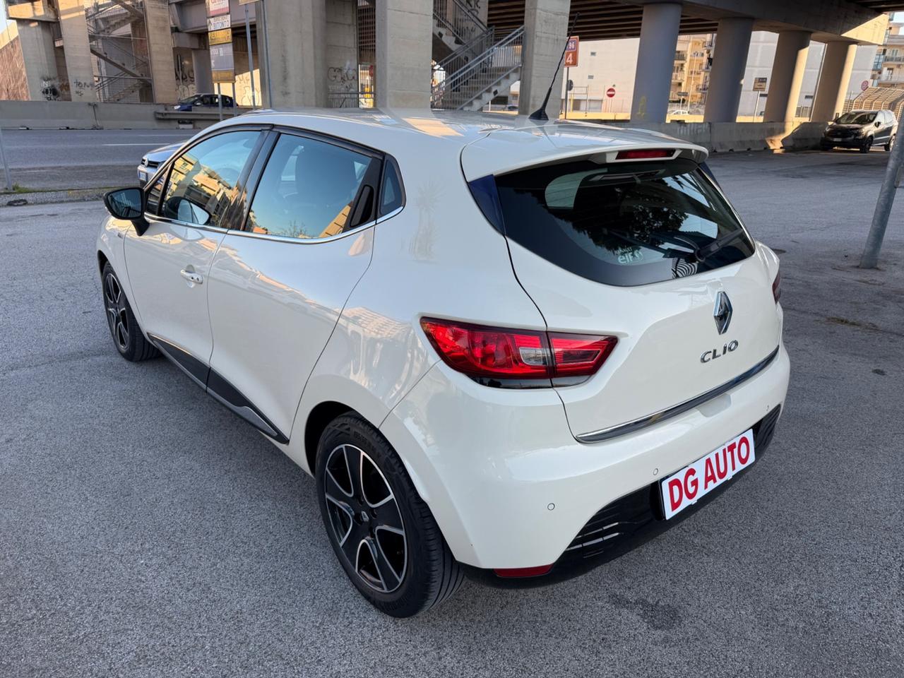 Renault Clio 1.2 benzina 75 cv 2015 navi retroc