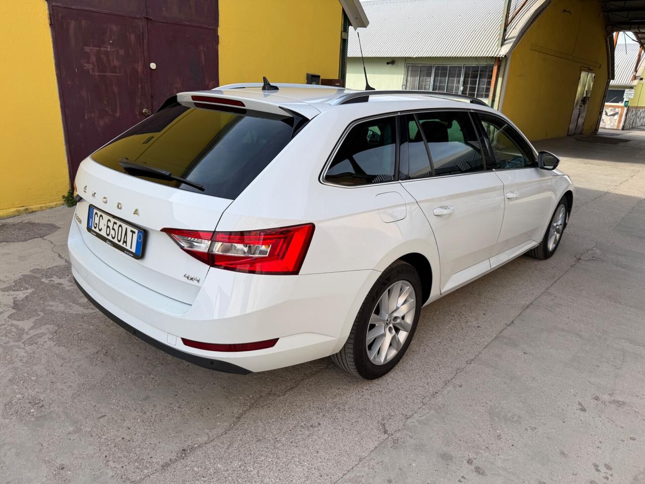 Skoda Superb 2.0 TDI 200 CV DSG 4x4 Full Optional