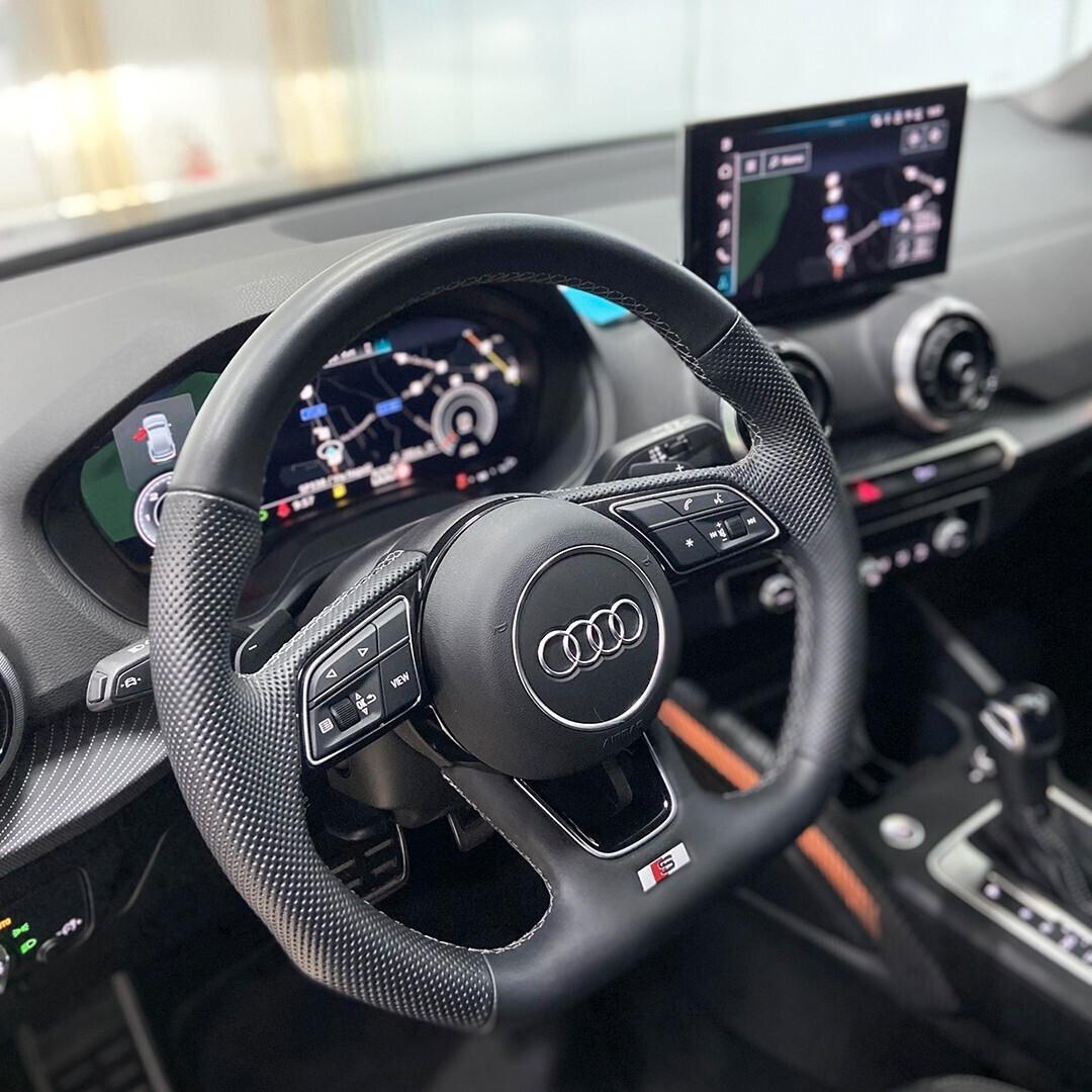 Audi Q2 35 TDI S tronic Identity Black