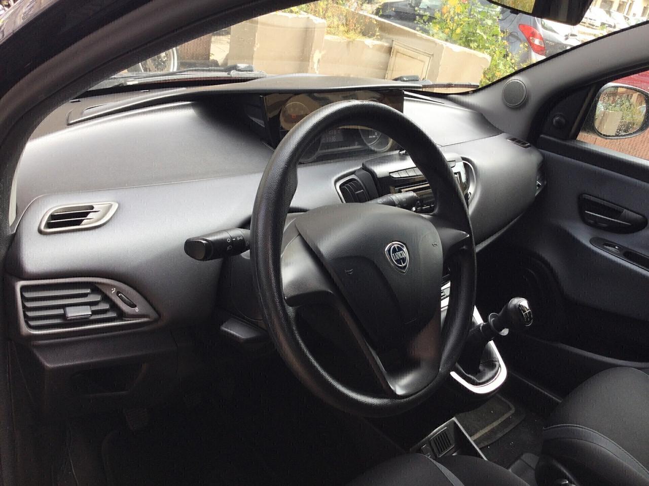 Lancia Ypsilon 1.2 69 CV 5 porte Silver