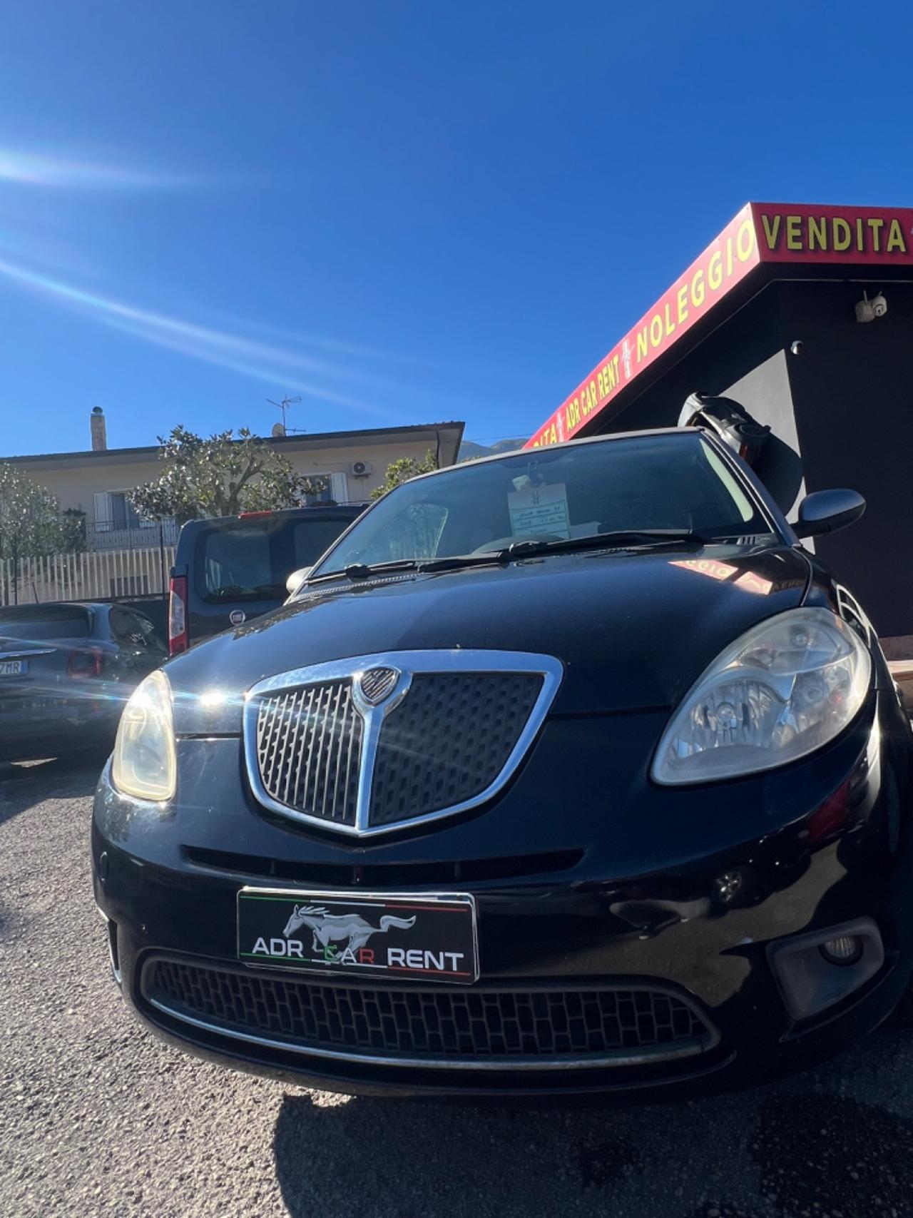 Lancia Ypsilon 1.3 MJT 75 CV Argento