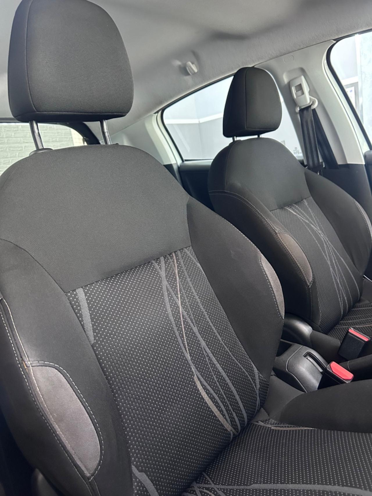Peugeot 208 1.4 HDi 68 CV 5 porte Allure