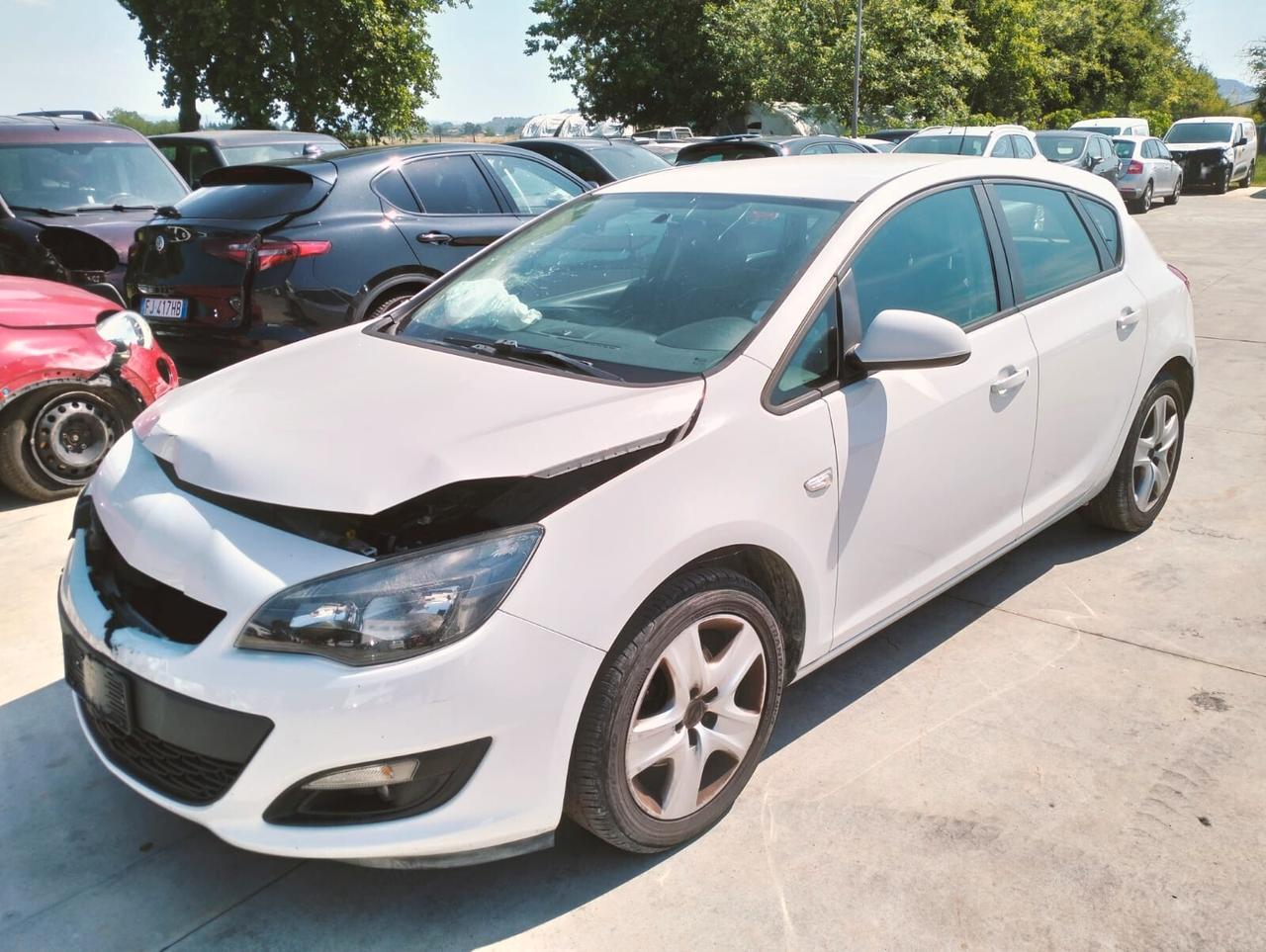Opel Astra 1.6 CDTI - SINISTRATA -