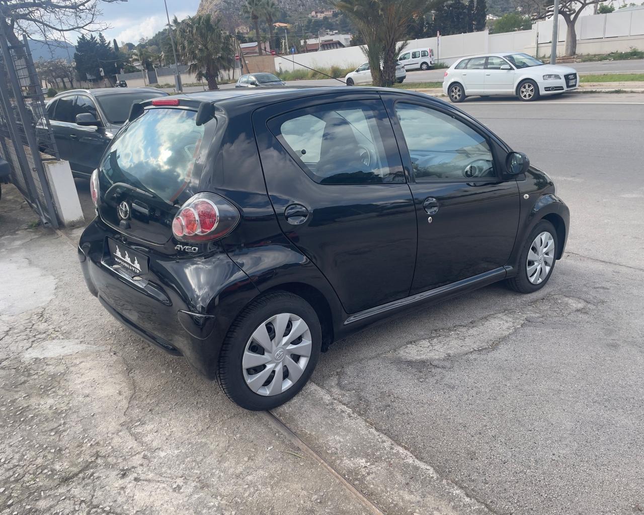 Toyota Aygo 1.0 12V VVT-i 5 porte Lounge Connect