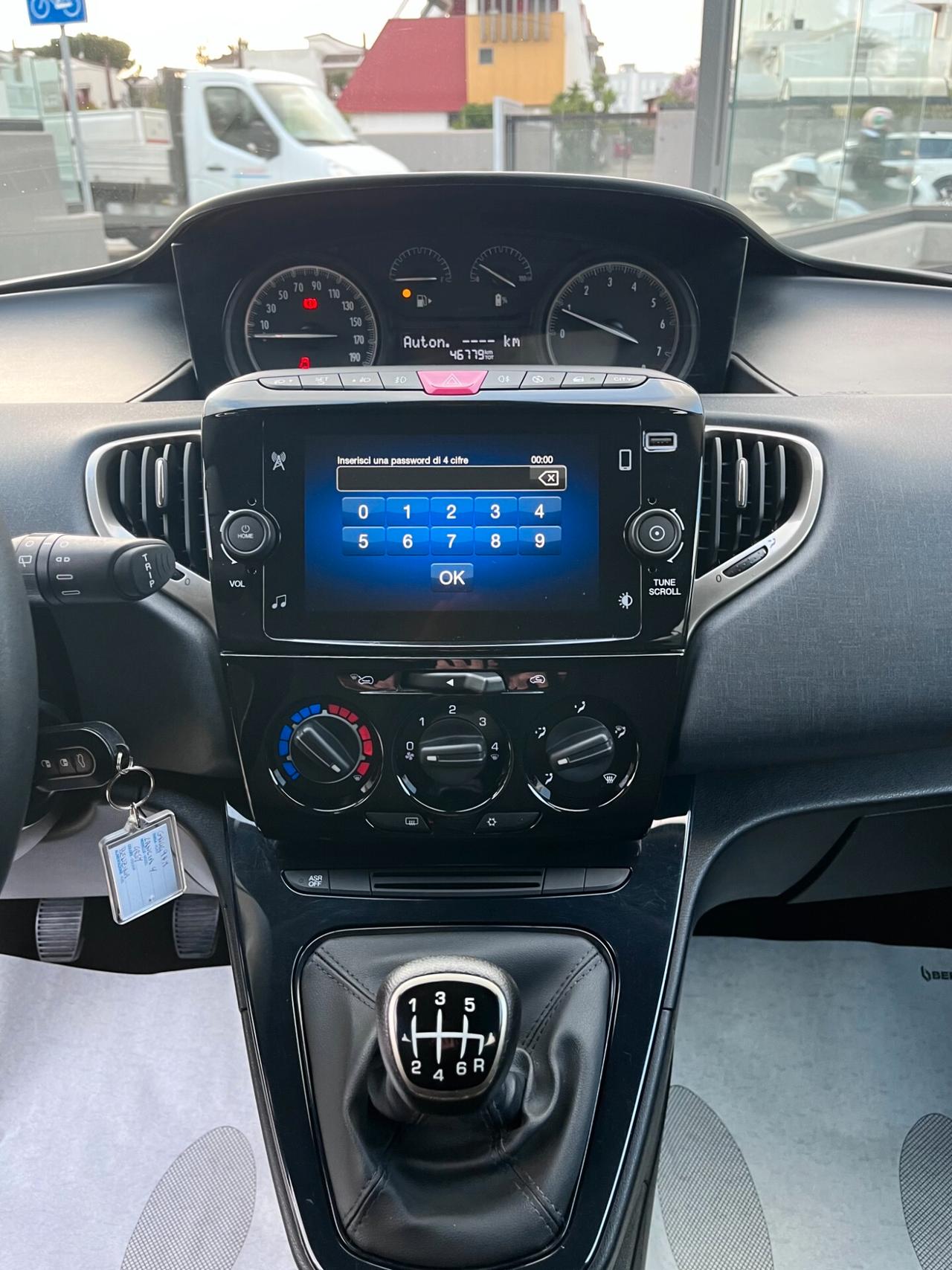 Lancia Ypsilon 1.0 FireFly 5 porte S&S Hybrid Gold