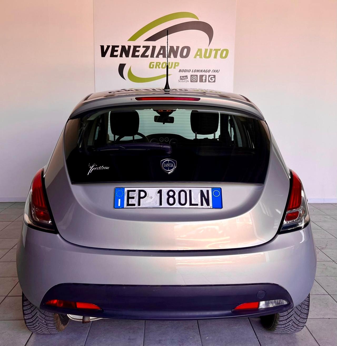 Lancia Ypsilon 1.2 69 CV 5 porte S&S Platinum