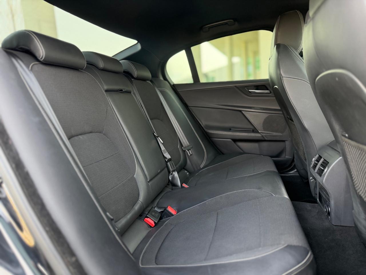 Jaguar XE 2.0 D Turbo 180CV aut. R-Sport