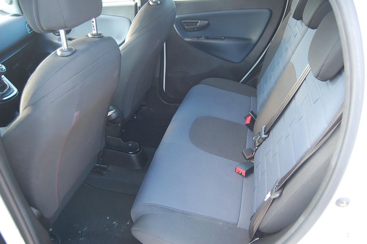 Lancia Ypsilon 1.0 FireFly 5 porte S&S Hybrid Platino