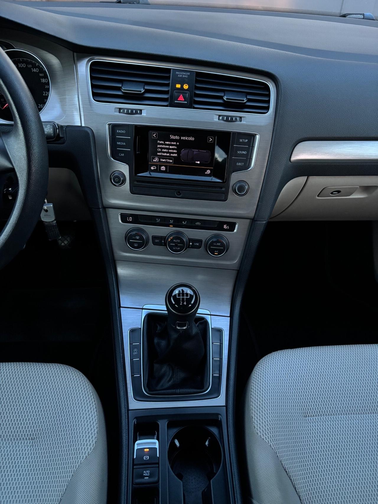 Volkswagen Golf 1.6 TDI. Neopatentati. Garanzia
