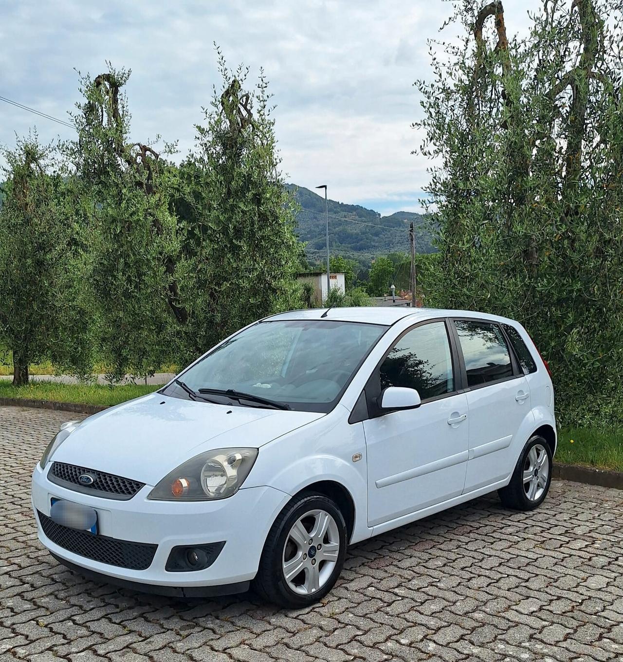 Ford Fiesta 1.2 benzina - 5 Porte - Meccanicamente Perfetta