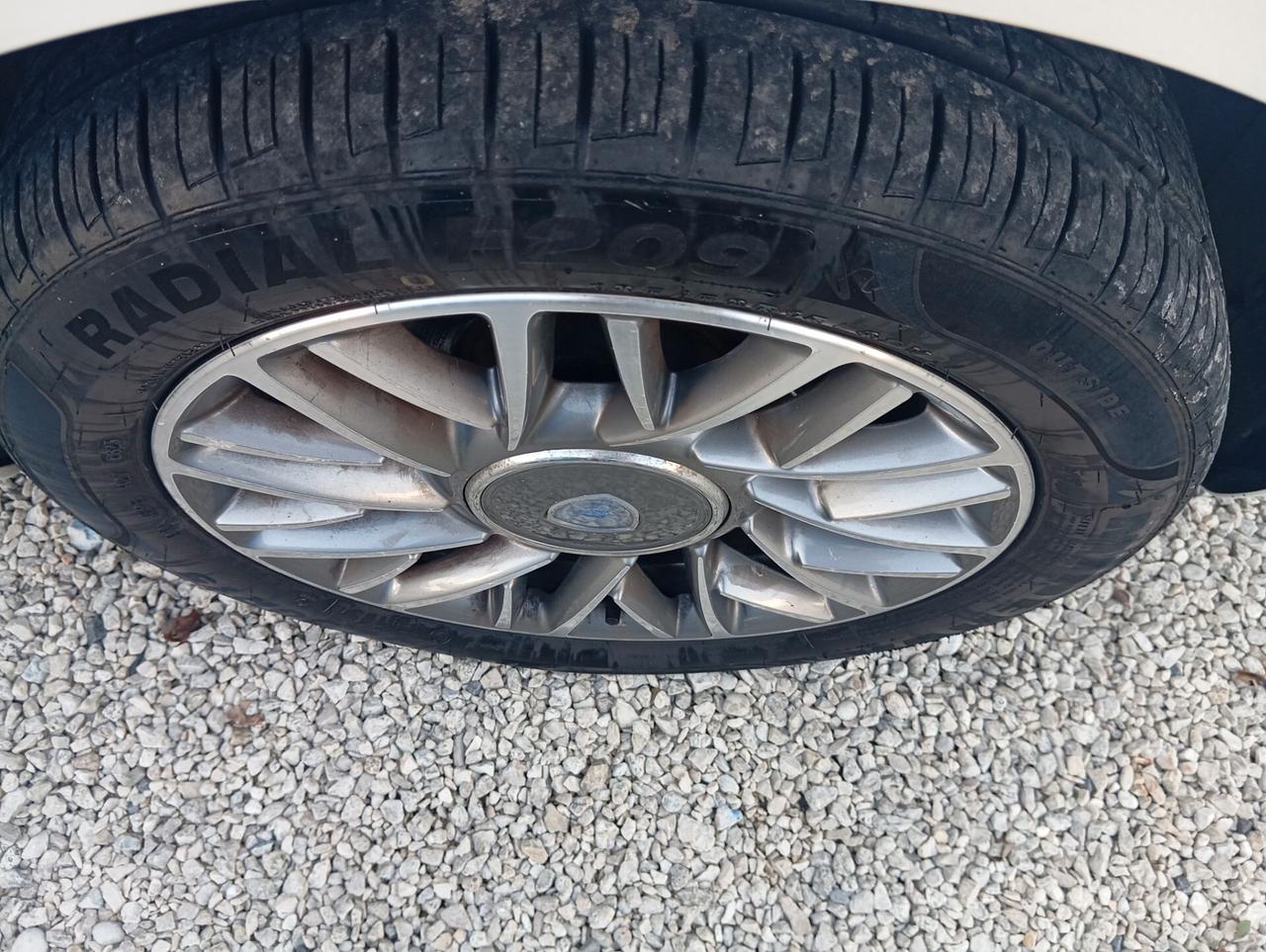 Lancia Ypsilon 1.2 69 CV 5 porte S&S Silver