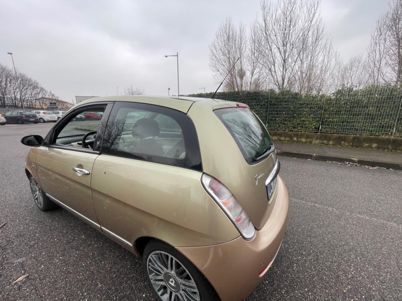 Lancia Ypsilon 1.3 MJT 90 CV Blue&Me