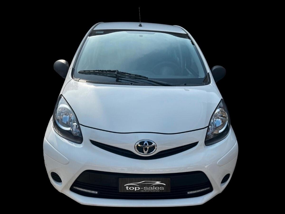 Toyota Aygo 1.0 VVT-i 69 CV 5 porte x-cool MMT Ok Neopatentati