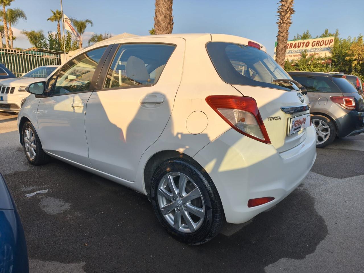 TOYOTA YARIS 1.0 LOUNGE +NAVI