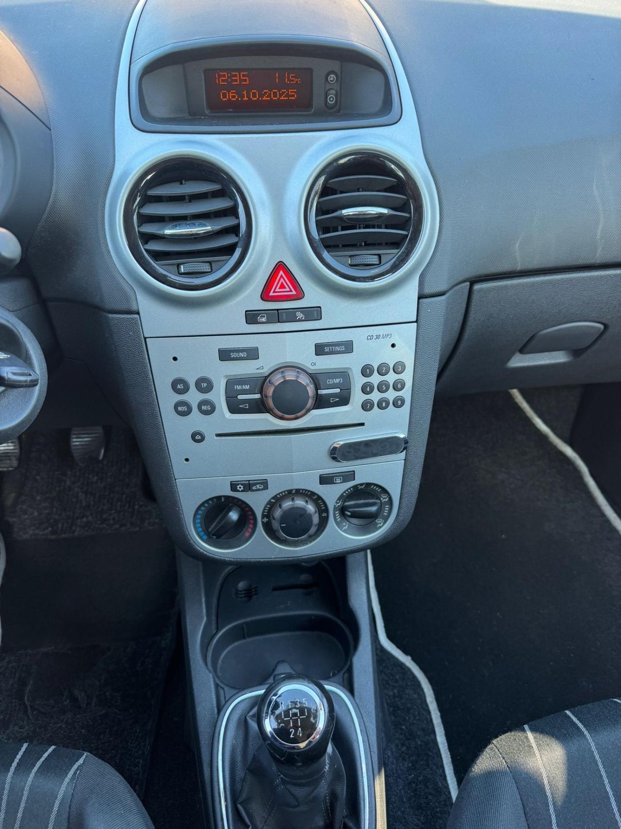 Opel Corsa 1.2 5 porte Cosmo neopatentati