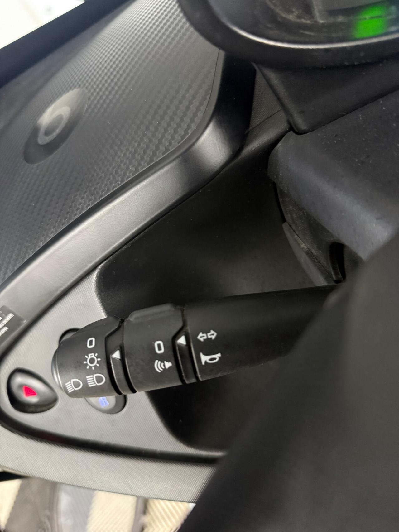 Renault Twizy 45 patente Si guida con AM