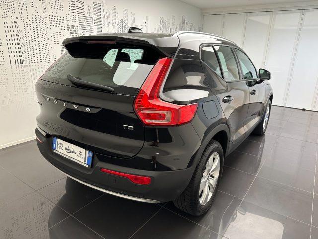 VOLVO XC40 T2 Geartronic Momentum Pro