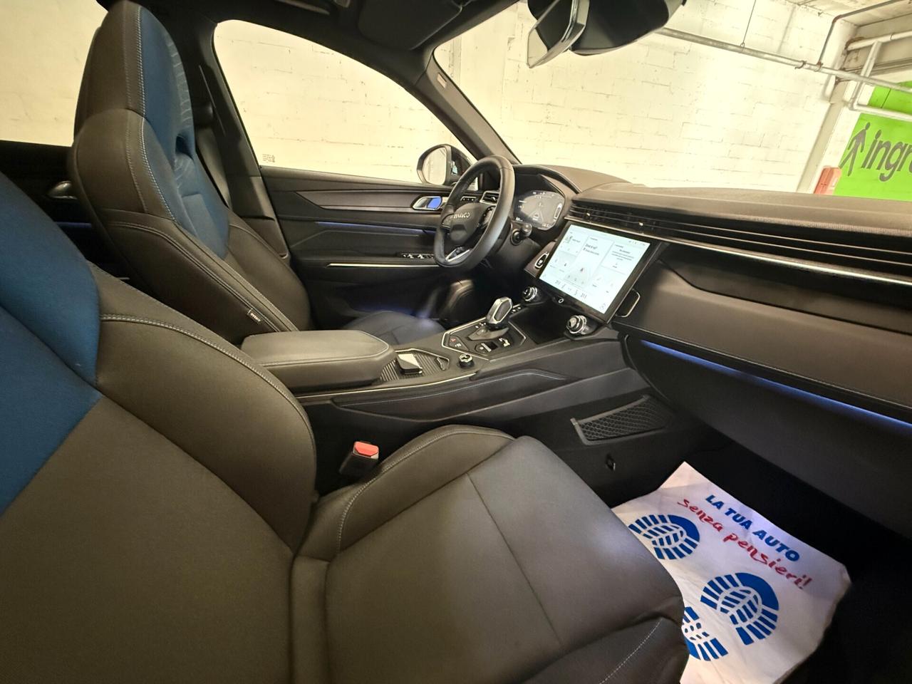 Lynk&co 01 PHEV More
