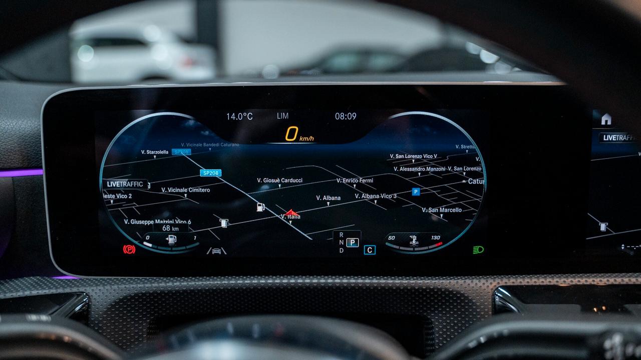 Mercedes-benz A 180 D PREMIUM PLUS AMG TETTO PACK LUCI XENO NAVI FULL