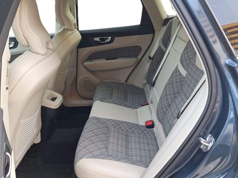 Volvo XC60 B4 197+14 CV AWD Mild Hybrid Diesel Automatica Momentum Pro