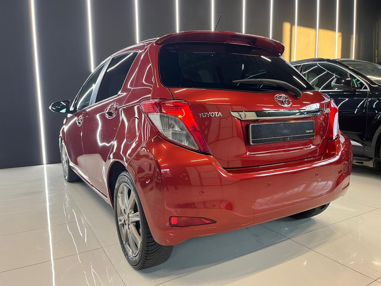 Toyota Yaris 1.4 D-4D 5 porte Lounge TETTO OK NEOPATENTATI
