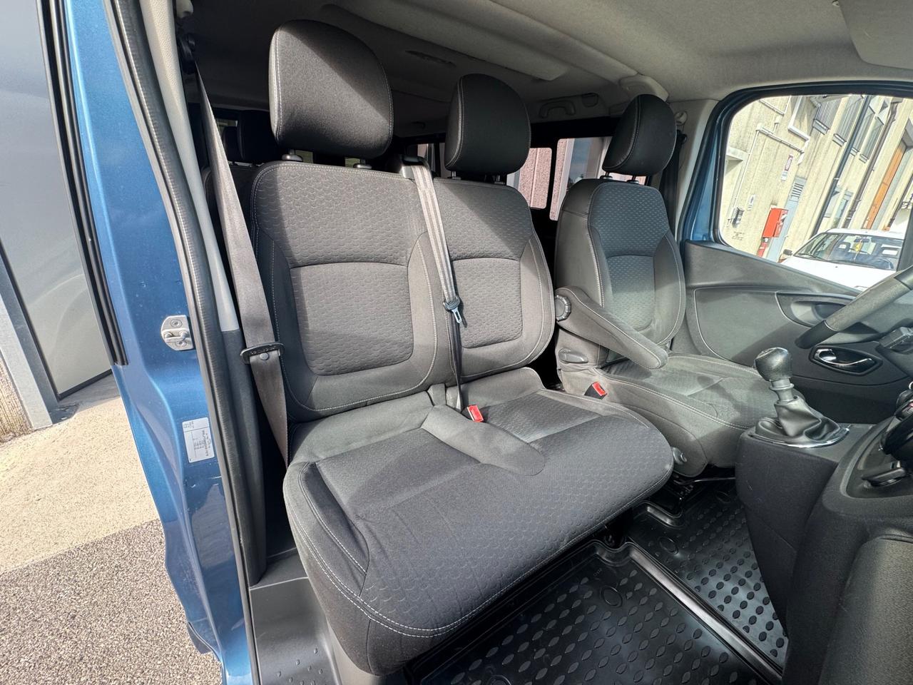 Opel Vivaro 9 posti passo lungo