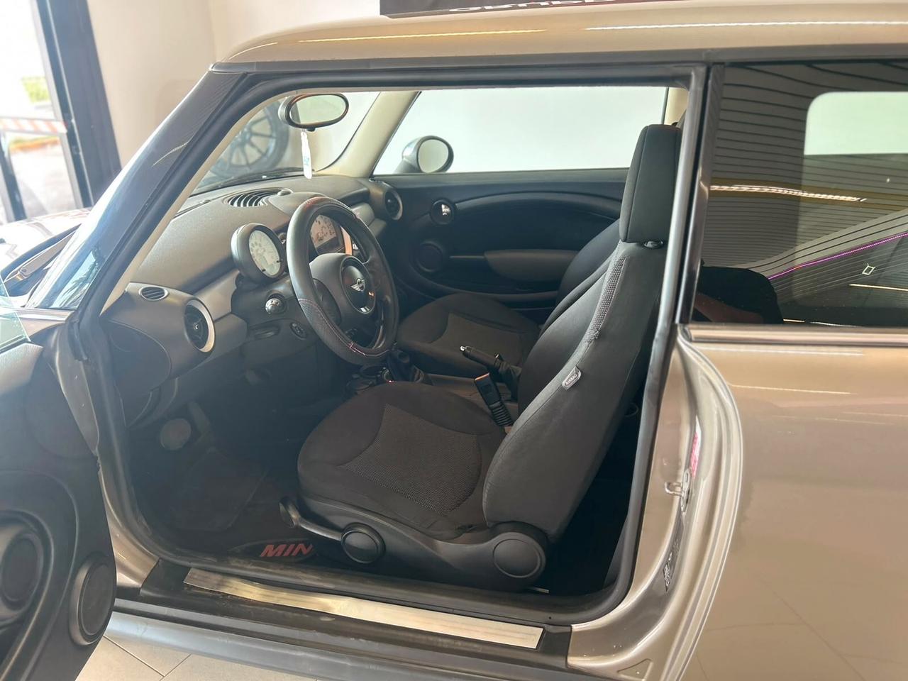 Mini 1.6 16V One (72kW)