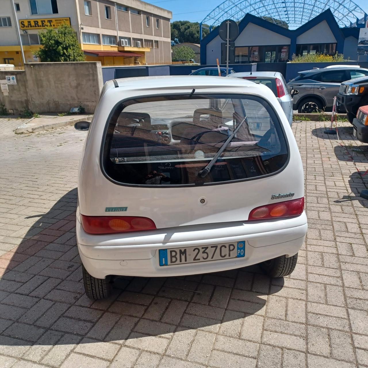 FIAT 600 BEN CONSERVATA TUTTO FUNZIONANTE