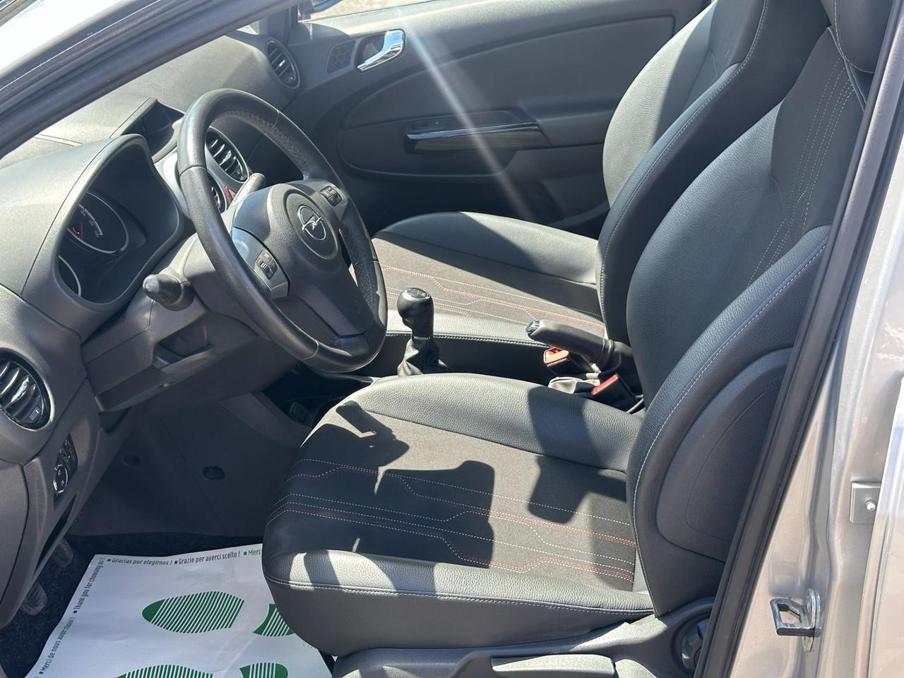 Opel Corsa 1.2 5 porte Sport