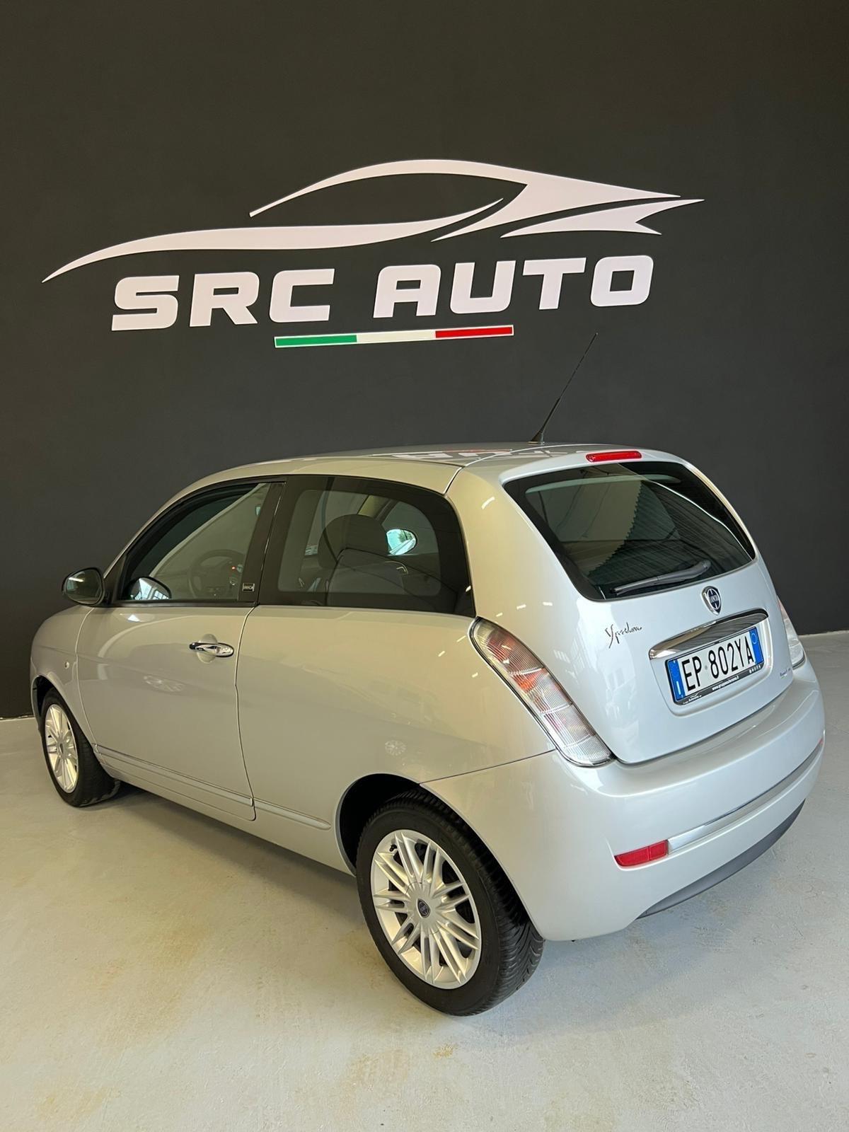Lancia Ypsilon 1.3 MJT 75 CV Unyca
