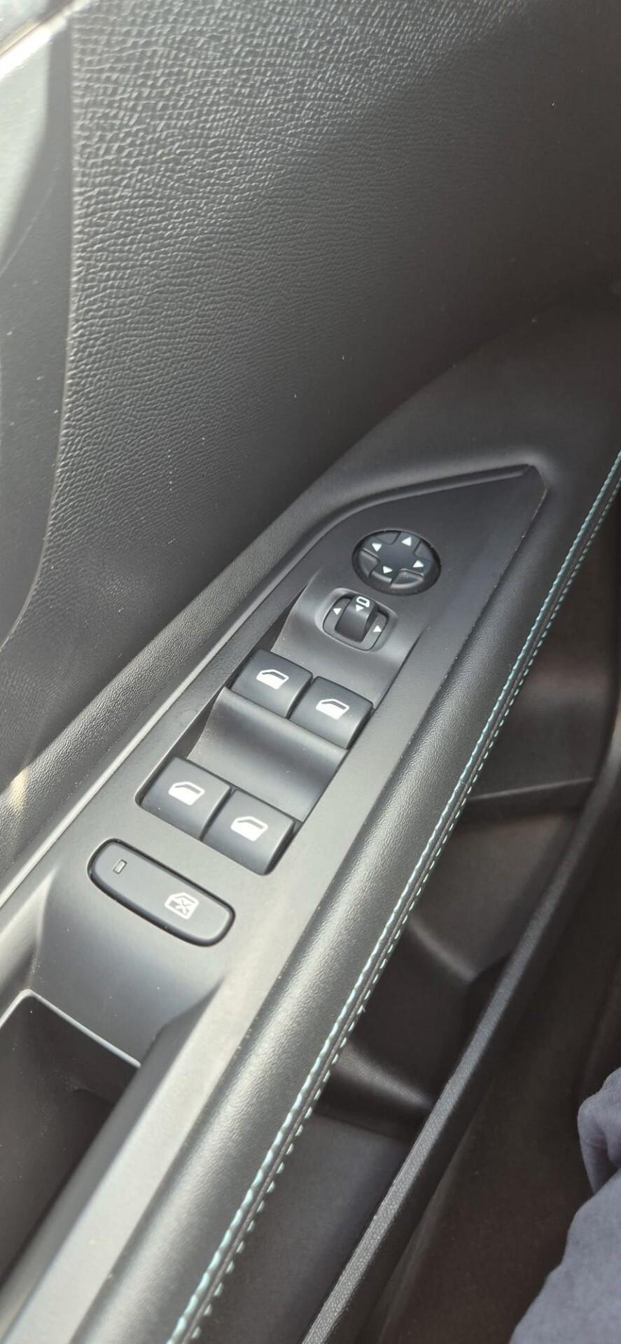 Peugeot 3008 BlueHDi 130cv EAT8-2021-Garanz3anni