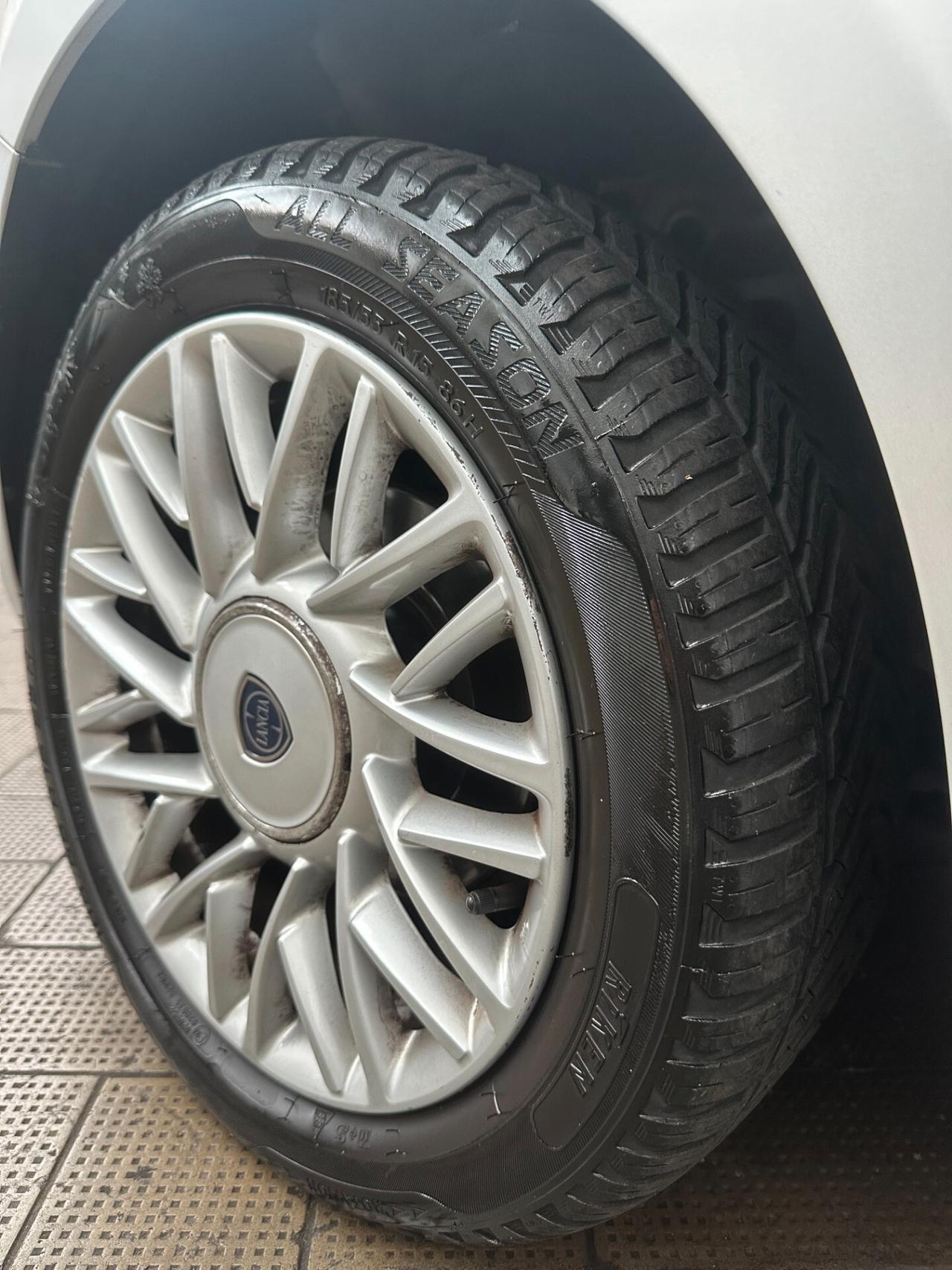 Lancia Ypsilon 1.2 Benz, Euro 6B, Uni propri, pari al nuovo