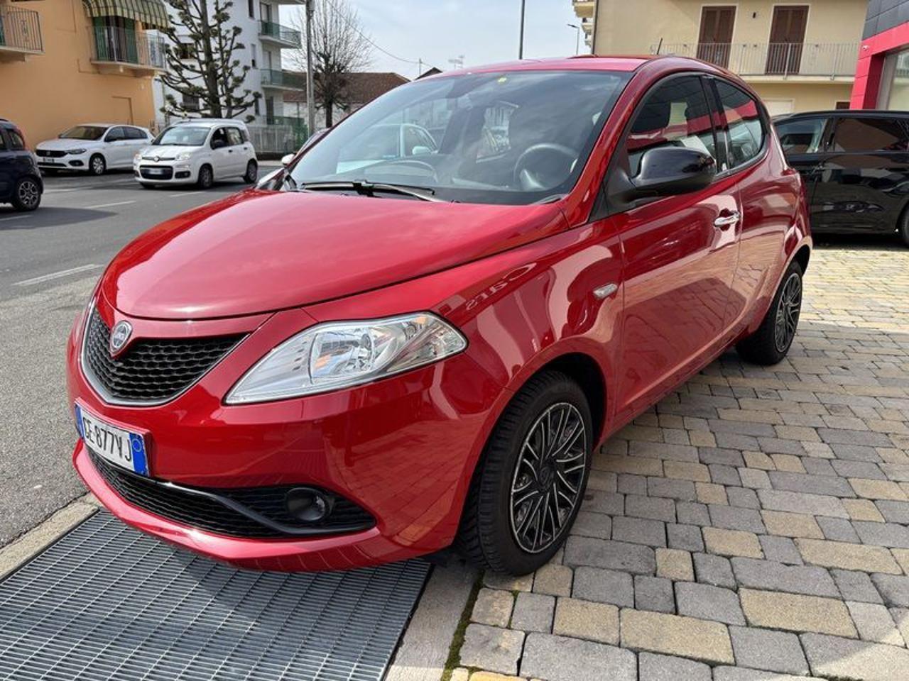 Lancia Ypsilon 1.0 FireFly 5 porte S&S Hybrid Ecochic Gold