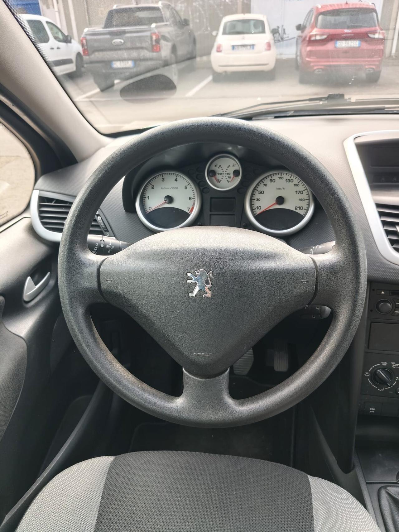 Peugeot 207 1.4 8V 75CV 5p. X Line